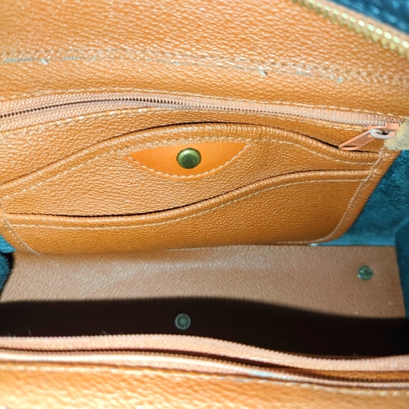 Dooney and Bourke "Whispers of Lace" Black All Weather Leather Shoulder/Hand Bag - Picture 14 of 16